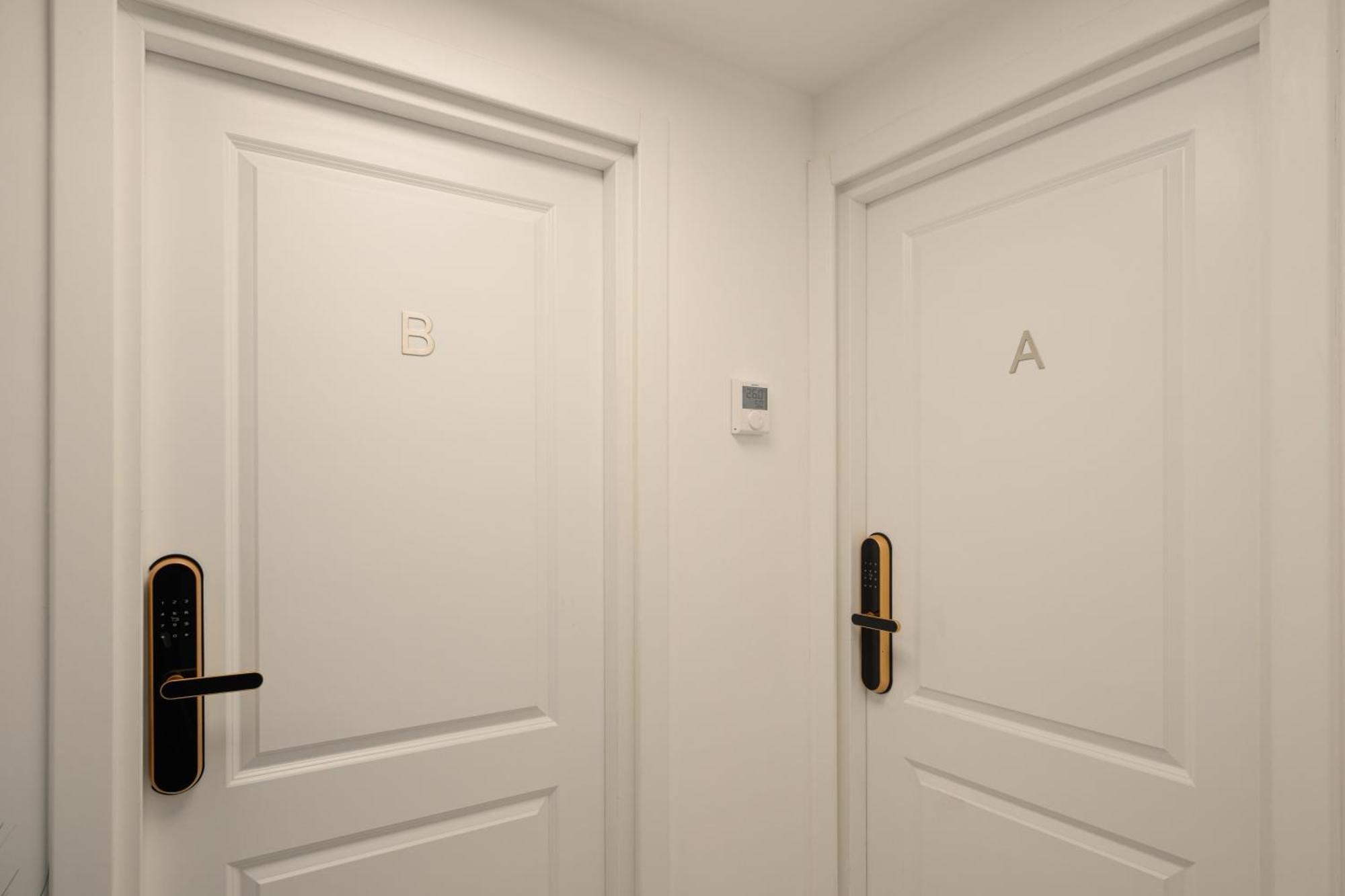 City View - Luxury Apartment A - Old City - Victoriei Bucureşti Ngoại thất bức ảnh